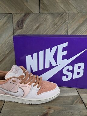 Nike Dunk SB Low Trocadéro Gardens Mens Athletic Sneakers Size 9.5 FV5926-200